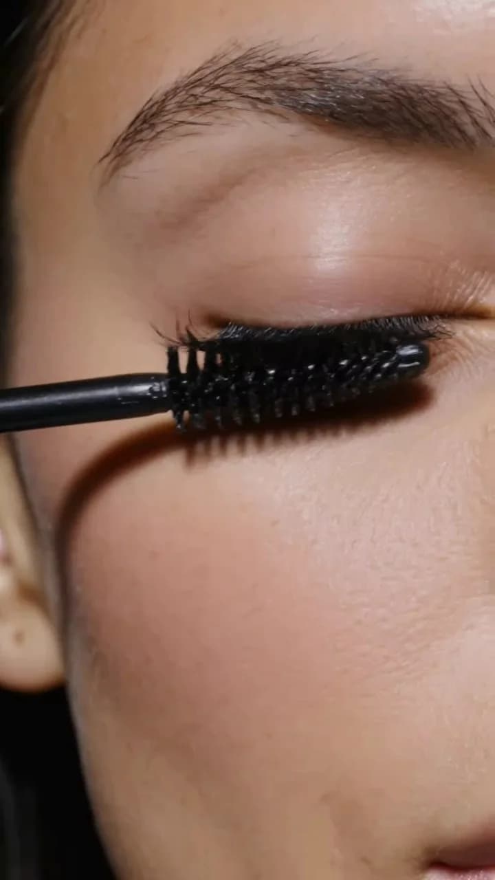 Mascara Close-up Display